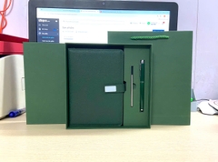 Quà tặng sổ tay, sổ ghi chép cuộc họp kèm bút và USB in khắc tên, logo thương hiệu làm quà tặng doanh nghiệp, quà tặng sự kiện