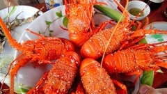 Tôm hùm hấp bia