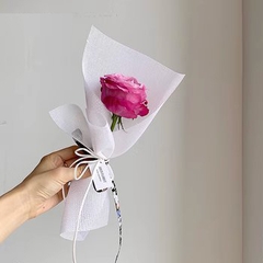 Ống nước nhựa cắm cành hoa tươi lâu