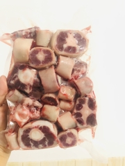 đuôi heo 1kg　豚テ－ル