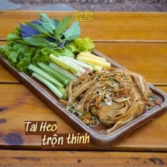 Tai heo trộn thính