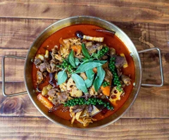 Lẩu khô, bò say bia