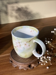 Cốc hoa đào mùa xuân