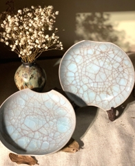 Đĩa men celadon huyết rồng