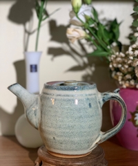 Ấm trà men lam chấm tiêu