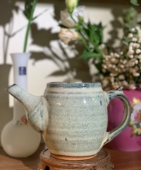 Ấm trà men lam chấm tiêu