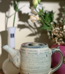 Ấm trà men lam chấm tiêu