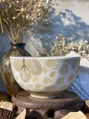 Bát men chấm vàng họa tiết cây