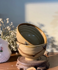 Bát men vàng xoáy họa tiết cành cây