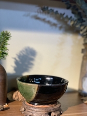 Bát tráng men xanh rêu triện khắc chìm