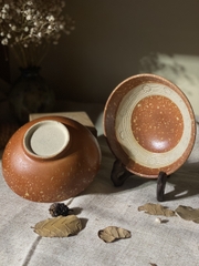 Bát men đá nâu đỏ hoa cúc khắc chìm