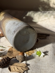 Bình Bizen nung củi dáng trụ hoả biến cháy tro
