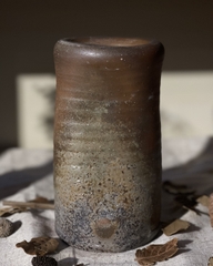 Bình Bizen vuốt tay méo mó Wabi Sabi hoả biến