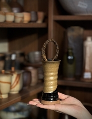 Bình mộc cách điệu quai mây có triện