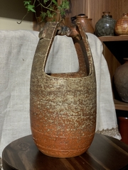 Bình mộc Shigaraki giờ quai cách điệu