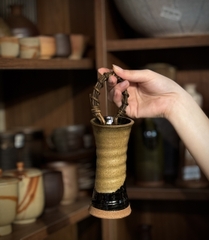 Bình mộc cách điệu quai mây có triện