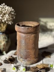 Bình mộc Wabi Sabi vuốt tay méo mó triện kí nghệ nhân có lỗ treo