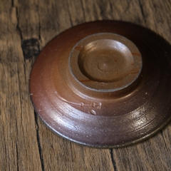 Đĩa bé gốm mộc chấm vàng triện khắc chìm