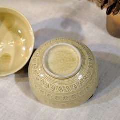 Bát mộc viền nổi vẽ hoa cúc mẫu 2