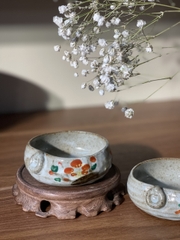 Chén chấm mộc men xám rêu vẽ hoa