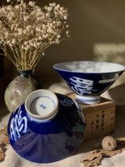 Chén tráng men lam hoạ tiết chữ Nhật