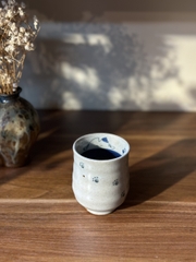 Cốc mộc men tiêu xám vẽ chân mèo