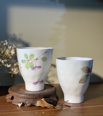 Cốc nhám men sữa họa tiết hoa lá quả sồi