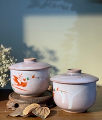 Thố Kyo có nắp tráng men hồng loang