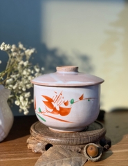 Thố Kyo có nắp tráng men hồng loang