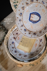 Set quà tặng đĩa cú kèm giỏ mây ( tằn kèm 5 gác đũa )