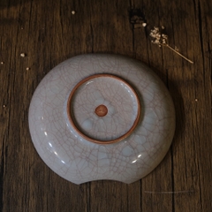 Đĩa men celadon huyết rồng