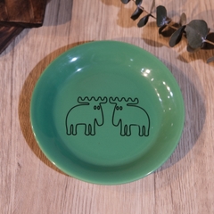 Đĩa chấm xanh lá vẽ hươu