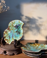 Đĩa mộc hình chiếc lá vệt nâu