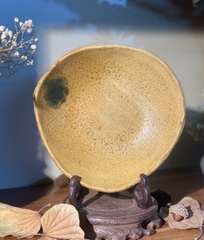 Đĩa mộc vàng loang men rêu