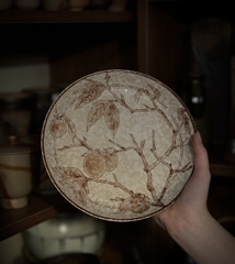 Đĩa nâu họa tiết quả