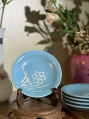 Đĩa nhỏ tráng men xanh da trời hoa in nổi