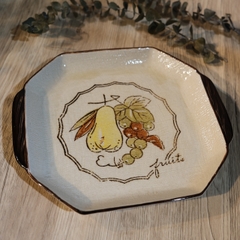 Đĩa vintage có quai họa tiết trái cây