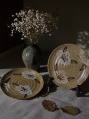 Đĩa bé vân hoạ tiết hoa trắng