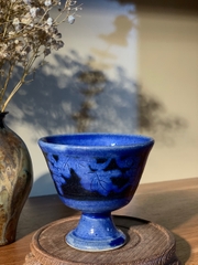 Ly rượu lam họa tiết chùm nho