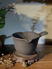 Quánh đất nung có miệng rót