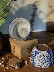 Set chén tráng men vẽ lá viền nâu