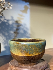 Tách mộc sần viền men lục triện nghệ nhân