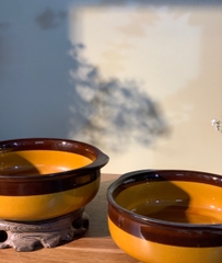 Thố men rạn viền nâu có tay cầm