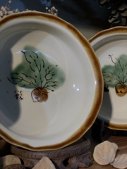 Tô bé viền vàng lượn sóng họa tiết củ cải