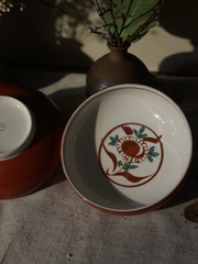 Tô nhỡ hoạ tiết Tam Thái vẽ hoa