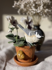 Tượng chim bằng gốm decor Coal tit on pansy