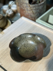 Bát mộc Bizen viền hoa