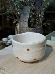 Chawan - Bát đánh matcha mộc men sữa vẽ hoa