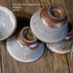 Se chén mộc men xám vẽ cỏ