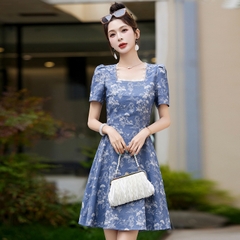 OD757: Váy denim cổ vuông kiểu Pháp